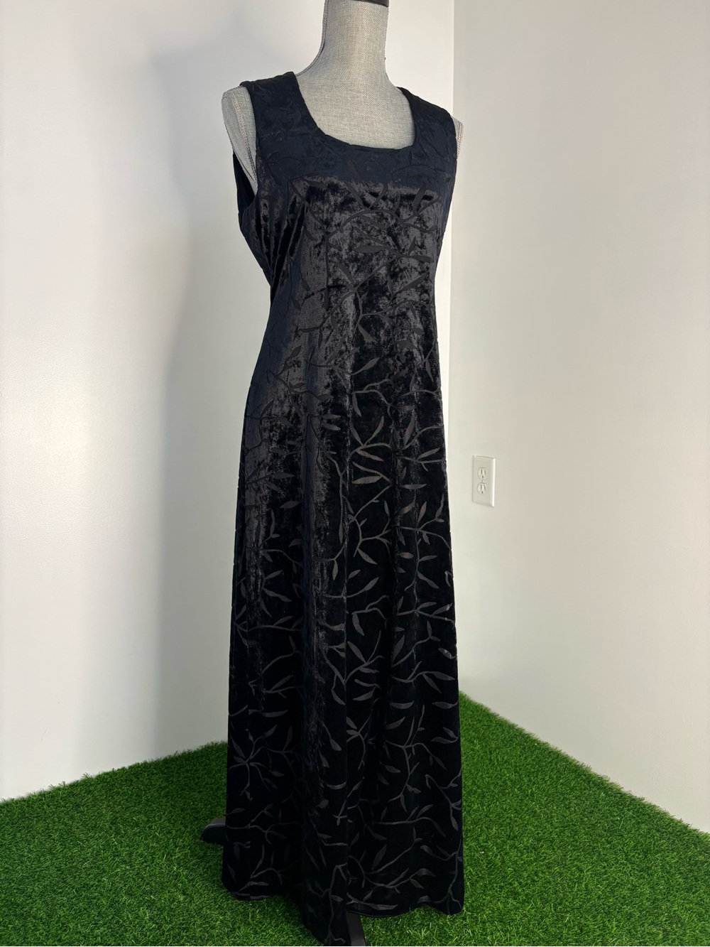 Backless Black Velvet Maxi Dress with Subtle Leaf Texture